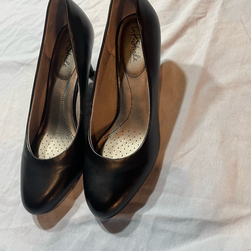 Life Stride Classic Black Heels